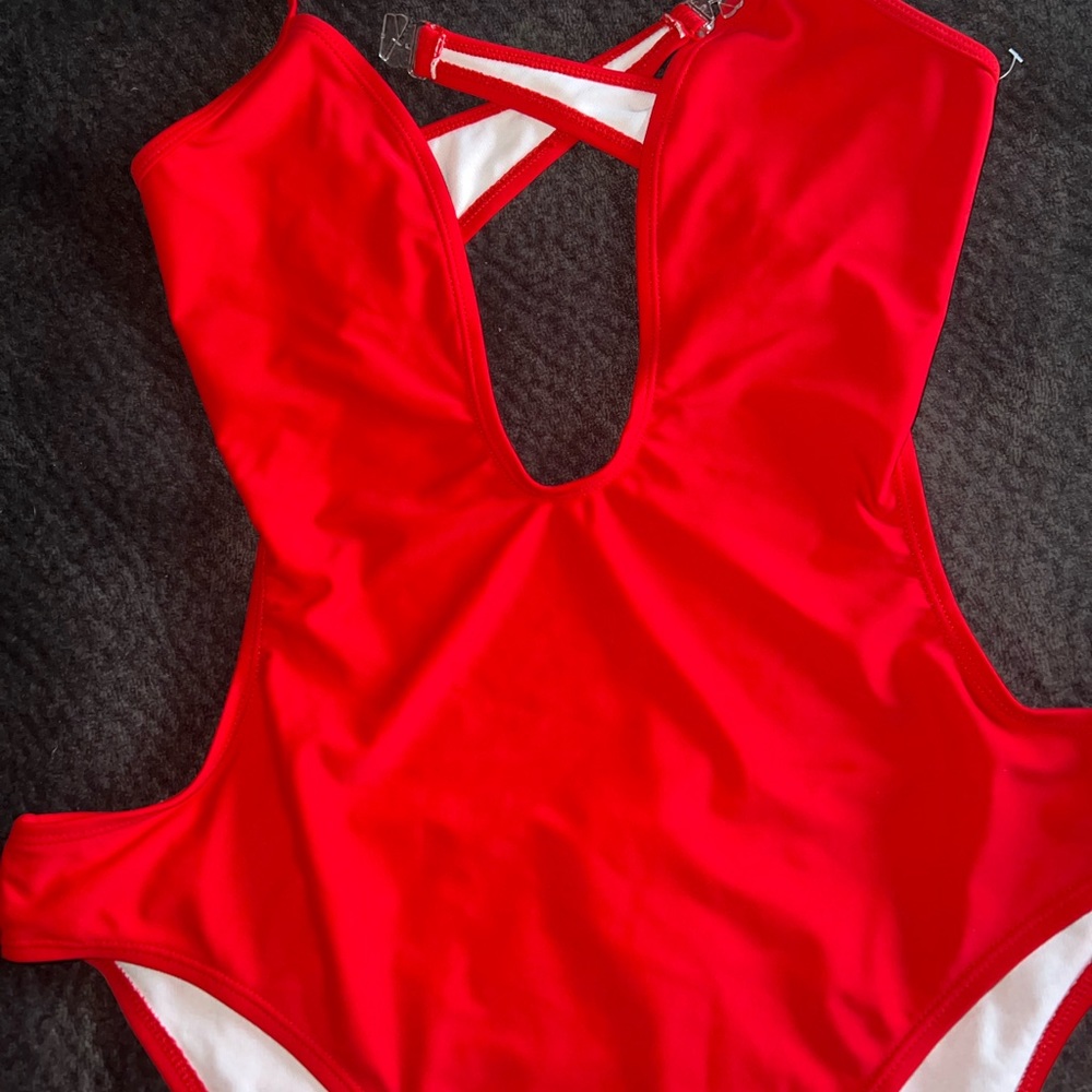 Red cut out 1 pieces swim suit - Picture 3 of 3